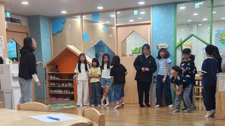 센터에서 학습 활동을 진행하는 아동들의 모습. (출처: 본인촬영)