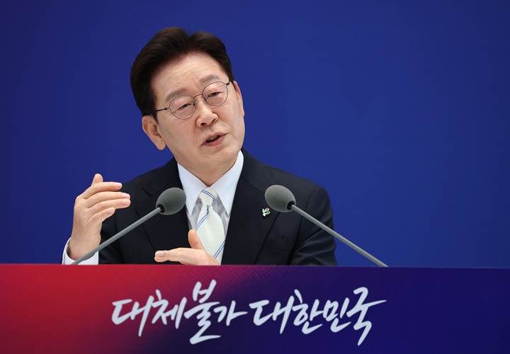 이재명 대통령이 8일 청와대 영빈관에서 열린 취임 1주년 기자회견에서 취재진 질문에 답변하고 있다. 2026.6.8 (ⓒ뉴스1, 무단 전재-재배포 금지)