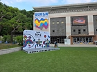 국립국악원 부지 내 국악박물관을 배경으로 제2회 국악의 날과 국악주간을 홍보하는 다양한 조형물과 홍보물을 확인할 수 있었다.