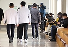 2일 오전 서울 시내 한 대형병원에서 의료진이 이동하고 있다. 2024.12.2 (사진=저작권자(c) 연합뉴스, 무단 전재-재배포 금지)