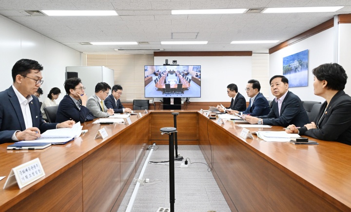 구윤철 부총리 겸 재정경제부 장관이 11일 서울 종로구 정부서울청사에서 열린 고용관계장관간담회를 주재하고 있다.(ⓒ뉴스1, 재정경제부 제공, 무단 전재-재배포 금지)