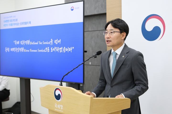 임광현 국세청장이 11일 정부세종청사에서 브리핑을 열고 '국민주권정부 2년차 업무 추진방향'을 발표하고 있다(국세청 제공). 2026.6.11. (ⓒ뉴스1, 무단 전재-재배포 금지)