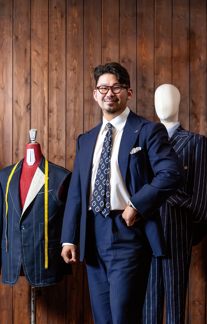 국가유공자의 희생과 헌신에 보답하기 위해 매달 한 명의 보훈대상자를 선정해 맞춤정장을 선물하고 있는 김주현바이각 김주현 대표. 사진 C영상미디어