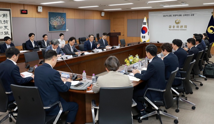 권대영 금융위원회 부위원장이 23일 오전 서울 종로구 정부서울청사에서 개최한 자본시장 인프라 혁신 TF Kick-off 회의에서 정부·유관기관·전문가들과 전문성과 현장의 목소리를 공유하고, 향후 안정적인 인프라·제도 설계에 있어 중추적 역할을 수행하기 위해 '자본시장 인프라 혁신 TF'의 핵심 운영 방향을 제시했다.(사진=금융위원회 제공)