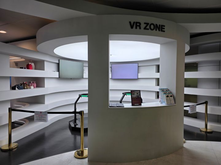 내부에서 가장 눈에 들어왔던 VR체험관. 체험을 희망한다면 데스크의 직원에게 문의하면 된다. 다양한 VR체험이 준비되어 있으니 꼭 체험해보자.