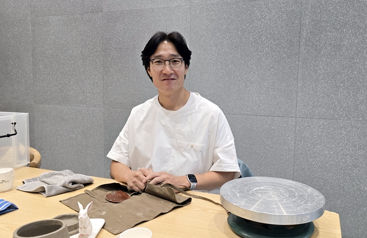 맹욱재 작가(본인 촬영).