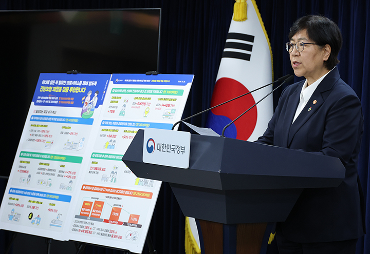 정은경 보건복지부 장관이 25일 서울 종로구 정부서울청사에서 건강보험 수가 구조 혁신방안 관련 브리핑을 하고 있다. 2026.6.25 (사진=저작권자(c) 연합뉴스, 무단 전재-재배포 금지)