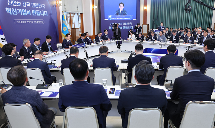 이재명 대통령이 26일 청와대에서 열린 '미래신안보 혁신기업 육성전략' 회의에서 발언하고 있다. 2026.6.26 (사진=청와대통신사진기자단)
