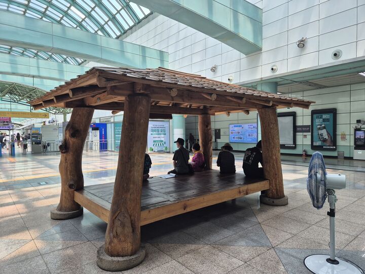 지하철 역사 내 무더위쉼터(본인 촬영)