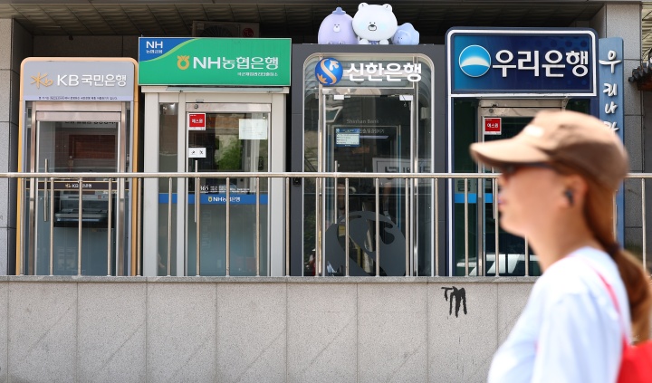 서울 시내의 5대 시중은행 ATM 기기 모습. 2026.6.28 서울 시내의 5대 시중은행 ATM 기기 모습. 2026.6.28 (ⓒ뉴스1, 무단 전재-재배포 금지)