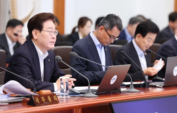 이재명 대통령이 30일 청와대에서 열린 국무회의 겸 비상경제점검회의에서 발언하고 있다. 2026.6.30(사진=저작권자(c) 연합뉴스, 무단 전재-재배포 금지)