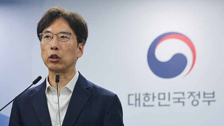 올해 '대한민국최고과학기술인상'을 수상한 천진우 연세대 언더우드 특훈교수가 6일 서울 종로구 정부서울청사에서 수상소감을 밝히고 있다.(사진=저작권자(c) 연합뉴스, 무단 전재-재배포 금지)