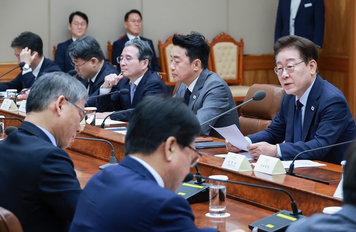 이재명 대통령이 6일 청와대에서 열린 메가프로젝트 민관합동 점검회의에서 발언하고 있다. (청와대통신사진기자단) 2026.7.6(ⓒ뉴스1, 무단 전재-재배포 금지)