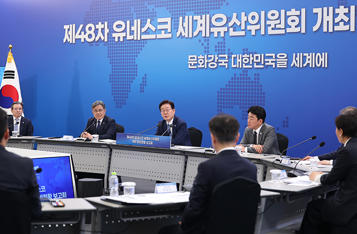 이재명 대통령이 27일 부산 해운대구에서 제48차 유네스코 세계유산위원회 개최 준비 현황 보고회를 주재하고 있다. 2026.5.27 (사진=저작권자(c) 연합뉴스, 무단 전재-재배포 금지)