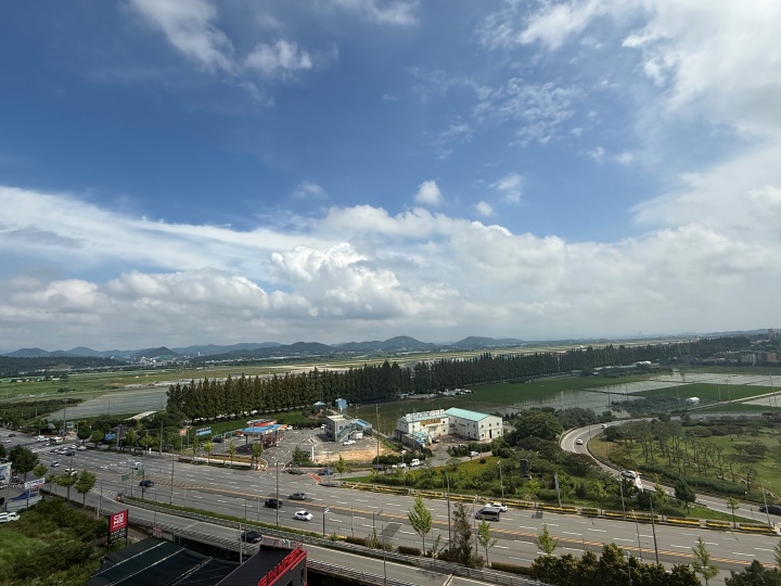 정부는 6일 광주 군공항 부지에 호남권 반도체 산업단지를 조성하기로 결정했다고 밝혔다. 사진은 광주 군공항 활주로와 주변 부지의 모습. 2026.7.6 (ⓒ뉴스1, 무단 전재-재배포 금지)