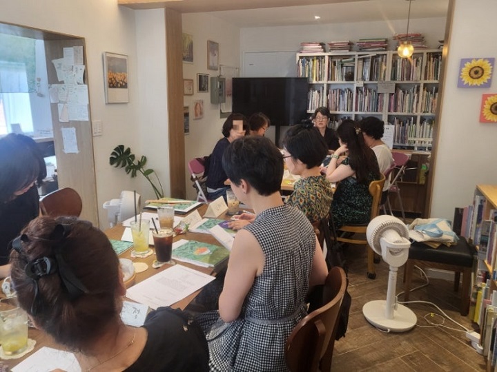 대구 '그림이 글에게' 서점에서 운영한 인생독서×인생서점, '그림책으로 삶을 쓰다'. 사진 서점 제공