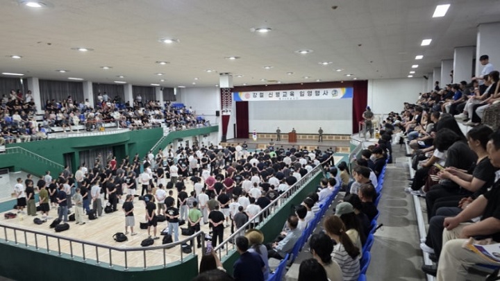 신병 교육 입영 행사가 진행된 강당. 본인 촬영