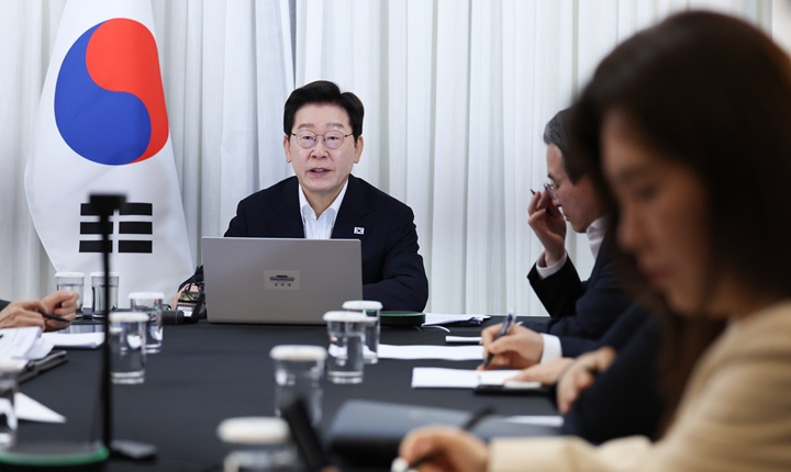 브라질을 국빈 방문한 이재명 대통령이 26일(현지 시간) 브라질리아에서 화상 수석·보좌관회의에서 발언하고 있다. 2026.7.27 (ⓒ뉴스1, 무단 전재-재배포 금지)