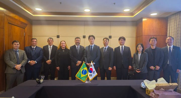 노용석 중소벤처기업부 제1차관이 현지시간 28일 브라질 상파울루에서 양자 면담을 갖고 기념촬영을 하고있다. 2026.7.29 (사진=중소벤처기업부)