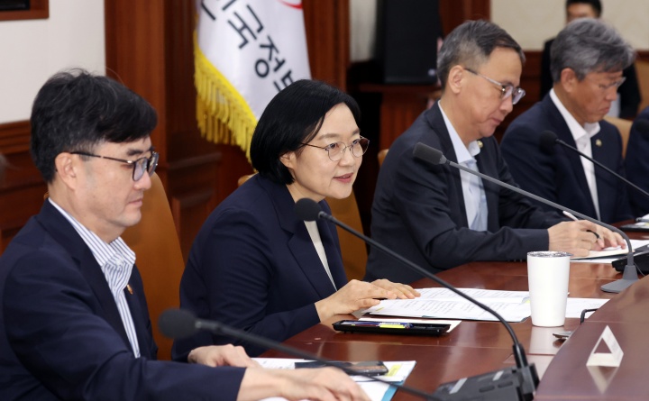 한성숙 국무총리가 29일 오전 서울 종로구 세종대로 정부서울청사에서 열린 비상경제 점검회의에서 모두 발언을 하고 있다. 2026.7.29 (ⓒ뉴스1, 무단 전재-재배포 금지)