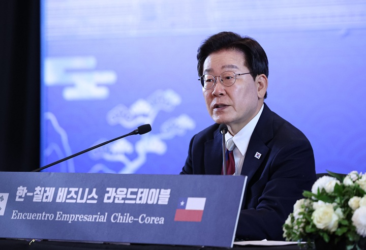 이재명 대통령이 30일(현지시간) 칠레 산티아고 한 호텔에서 열린 비즈니스 라운드테이블에서 발언을 하고 있다. 2026.7.31 (ⓒ뉴스1, 무단 전재-재배포 금지)
