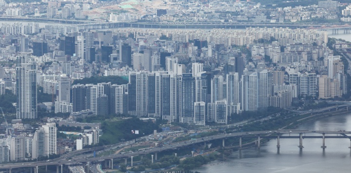 서울 송파구 롯데월드타워 서울스카이에서 바라본 서울 시내 아파트. 2026.7.27. (ⓒ뉴스1, 무단 전재-재배포 금지)