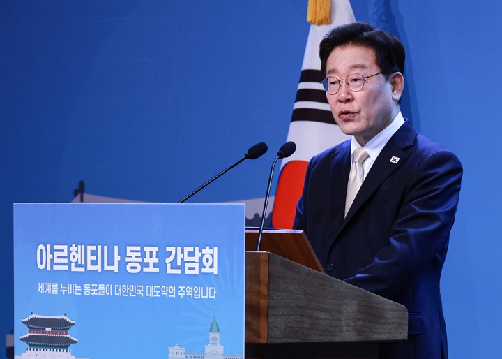 이재명 대통령이 31일(현지시간) 아르헨티나 부에노스아이레스 한 호텔에서 열린 동포 만찬간담회에서 발언을 하고 있다. 2026.8.1(ⓒ뉴스1, 무단 전재-재배포 금지)