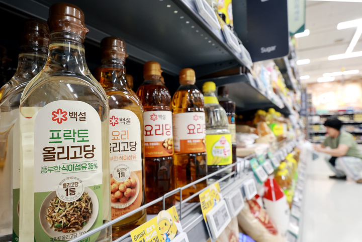 전분·전분당 제조사들이 가격 담합으로 역대 최대 규모인 7476억원의 과징금 제재를 받은 7일 서울 시내 한 대형마트에 전분당 제품들이 진열돼 있다. 2026.7.7 (ⓒ뉴스1, 무단 전재-재배포 금지)