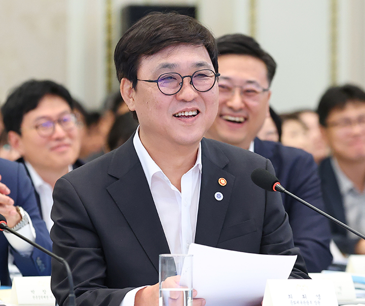 최휘영 문체부 장관이 5일 청와대 영빈관에서 열린 이재명 대통령 주재 부처 업무보고에서 보고하고 있다.(사진=저작권자(c) 연합뉴스, 무단 전재-재배포 금지)