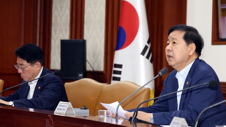 구윤철 경제부총리 겸 재정경제부 장관이 6일 오전 서울 종로구 세종대로 정부서울청사에서 열린 비상경제본부 희의 겸 경제·구조혁신 관계장관회의에서 모두 발언을 하고 있다. 2026.8.6 (ⓒ뉴스1, 무단 전재-재배포 금지)
