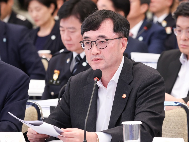 임기근 국무조정실장이 5일 청와대 영빈관에서 열린 행정안전부, 법무부, 국무조정실, 법제처, 인사혁신처 2차 업무보고에서 업무보고를 하고 있다. 2026.8.5. (ⓒ뉴스1, 무단 전재-재배포 금지)