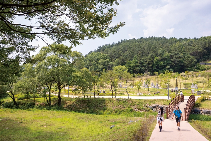 계족산 황톳길의 시작점인 장동산림욕장. 사진 C영상미디어