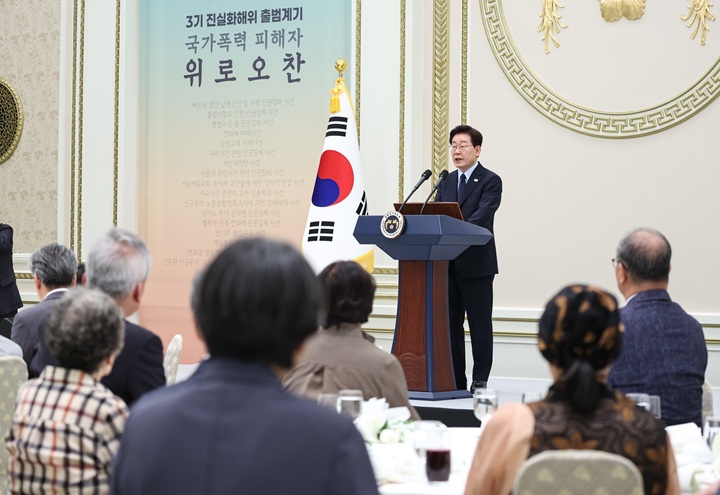 이재명 대통령이 7일 청와대 영빈관에서 열린 진실화해위 3기 출범 계기 국가폭력 피해자 위로 오찬에서 발언을 하고 있다. (청와대통신사진기자단) 2026.8.7(ⓒ뉴스1, 무단 전재-재배포 금지)
