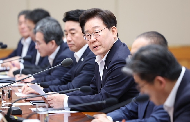 이 대통령 "메가프로젝트 추진 시 성장의 양극화 방지책 선제적 마련"