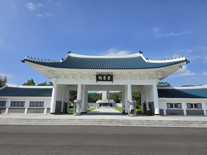 국립서울현충원 현충문.(본인 촬영)