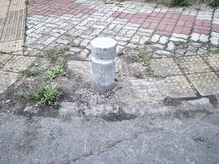 지난 6월, 신고한 볼라드가 말끔하게 정비된 모습.(본인 촬영)