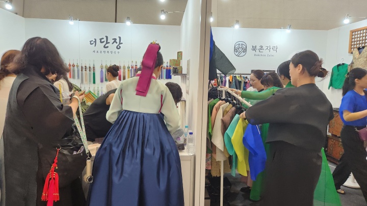 댕기를 매고 한복을 입은 관람객들이 많았다. (본인촬영)