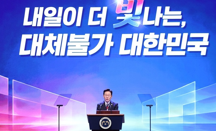 이 대통령 "새로운 광복 필요…대체불가 대한민국 향해 나아가야"