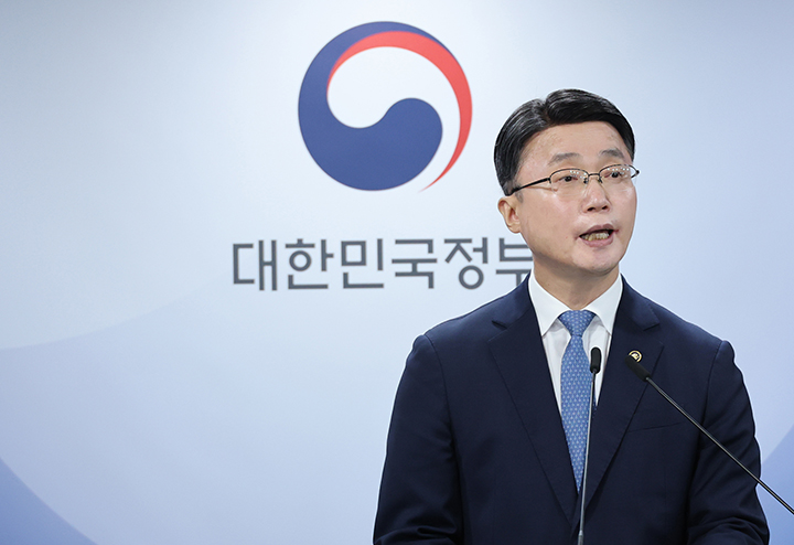 류제명 과학기술정보통신부 2차관이 18일 서울 종로구 정부서울청사에서 독자 AI파운데이션모델 프로젝트 2차 단계평가 결과 브리핑을 하고 있다.(사진=저작권자(c) 연합뉴스, 무단 전재-재배포 금지)