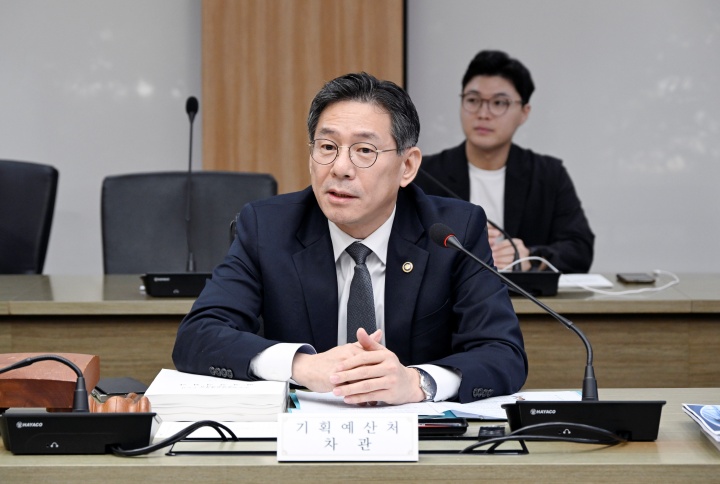 조용범 기획예산처 차관이 25일 오후 서울 영등포구 한국수출입은행에서 열린 '제5차 민간투자사업심의위원회 본회의'를 주재하고 있다. 2026.8.25 (ⓒ뉴스1, 기획예산처 제공, 무단 전재-재배포 금지)