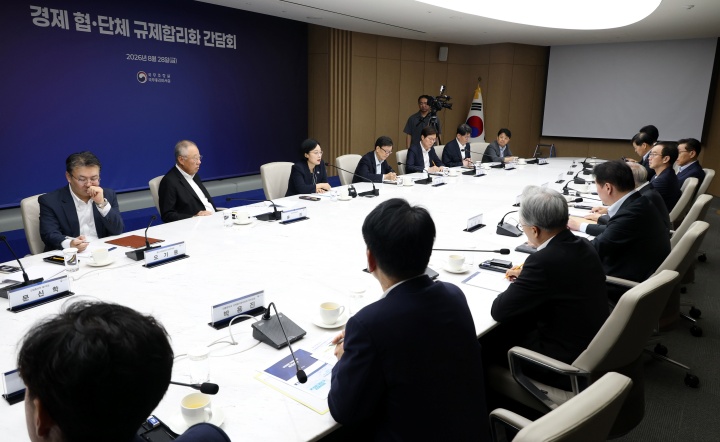 한성숙 국무총리가 28일 오전 서울 중구 대한상공회의소에서 열린 경제협·단체 규제합리화 간담회에서 모두발언을 하고 있다. 2026.8.28. (ⓒ뉴스1, 무단 전재-재배포 금지)
