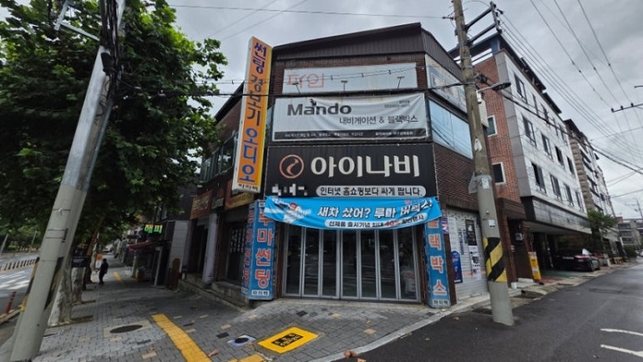 차량에 부착된 내비게이션을 업그레이드하였다. 본인 촬영