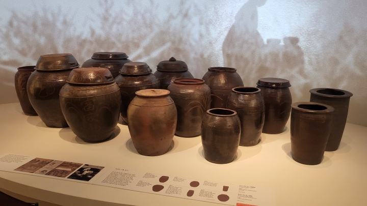 지역의 특색이 살아 있는 옹기들. 저마다 다른 모양을 가지고 있다. (본인촬영)