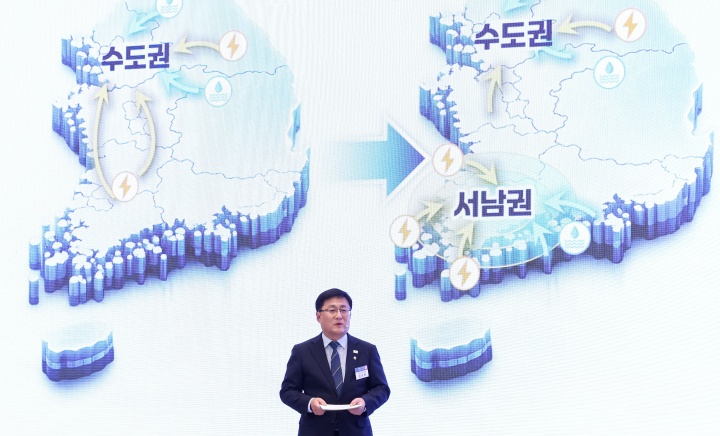 김성환 기후에너지환경부 장관이 29일 청와대에서 이재명 대통령 주재로 열린 3대 메가프로젝트 국민보고회에서 정책을 발표하고 있다. 2026.6.29 (사진=저작권자(c) 연합뉴스, 청와대통신사진기자단, 무단 전재-재배포 금지)