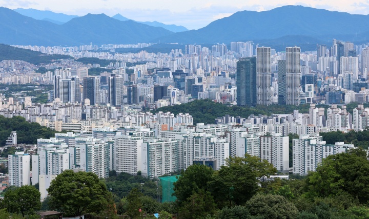 서울 남산에서 바라본 아파트 단지. 2026.8.9. (ⓒ뉴스1, 무단 전재-재배포 금지)