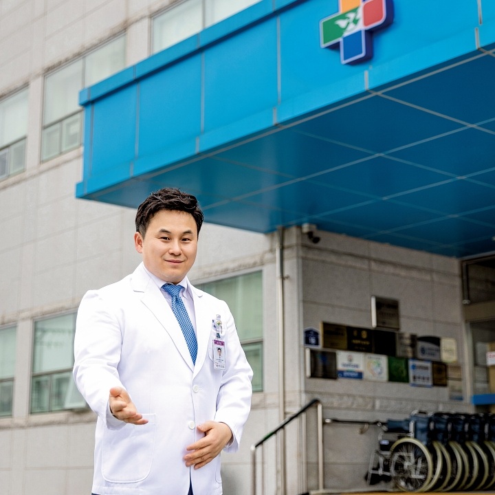 목포시의료원 정신건강의학과 허선 과장은 치매관리주치의로 활동하며 환자가 살던 곳에서 전문적인 치료와 돌봄을 받을 수 있도록 돕고 있다. 사진 C영상미디어