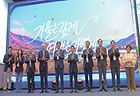 최휘영 문화체육관광부 장관이 15일 서울 성동구 KT&G 상상플래닛에서 열린 '여행가는 달' 캠페인 선포식에서 박수를 치고 있다.(사진=문체부 제공)