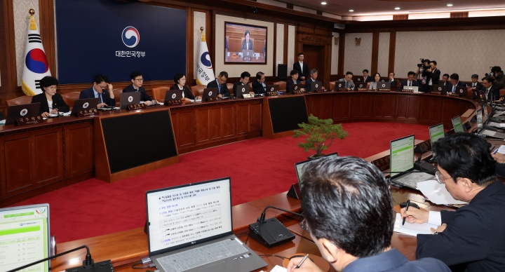 한성숙 국무총리가 15일 서울 종로구 정부서울청사에서 열린 국무회의를 주재하고 있다. 2026.9.15. (ⓒ뉴스1, 무단 전재-재배포 금지)