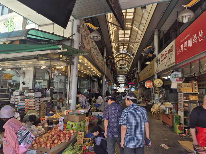 추석을 앞둔 전통시장 전경