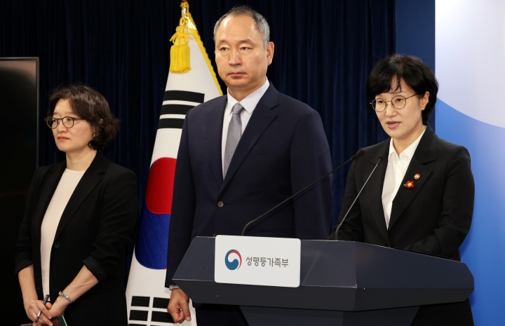 원민경 성평등가족부 장관이 16일 서울 종로구 정부서울청사에서 임신중지 약물 도입 방안을 발표하고 있다. 2026.9.16 (ⓒ뉴스1, 무단 전재-재배포 금지)
